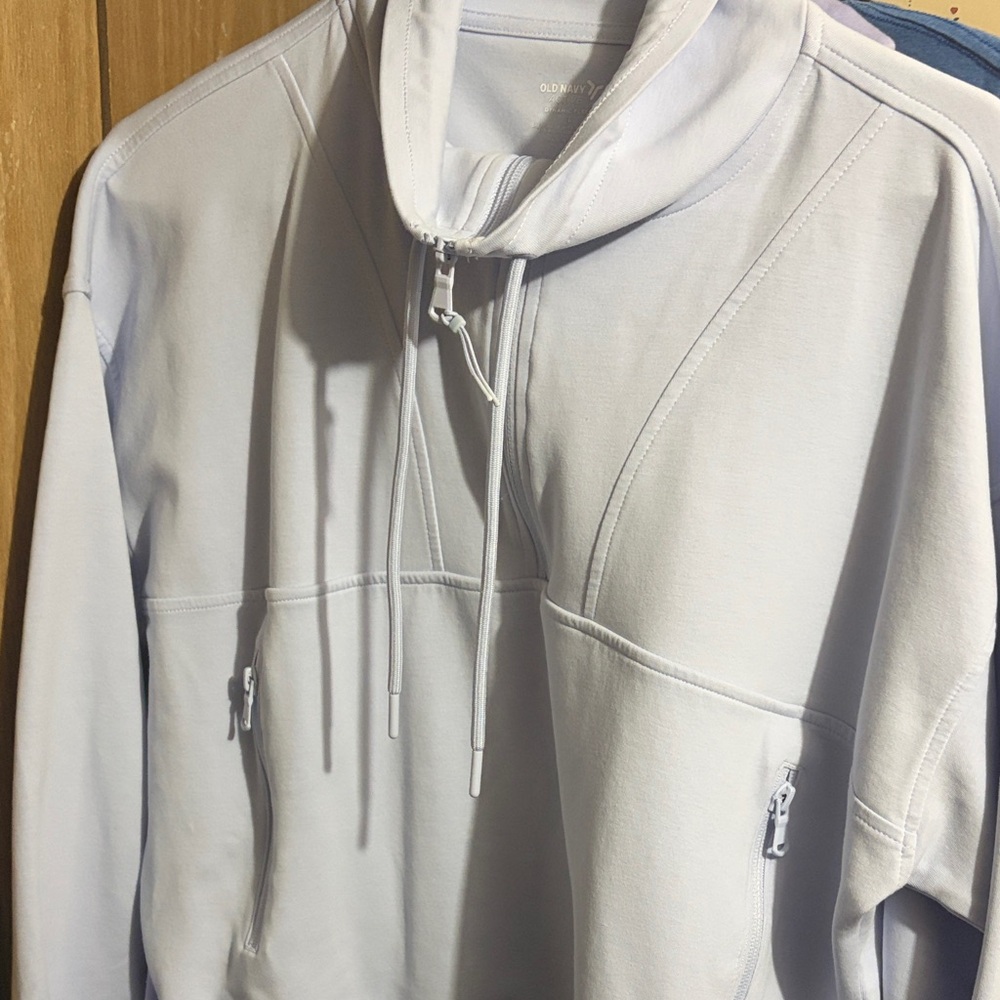Old Navy Active Dynamic Fleece in Light Gray